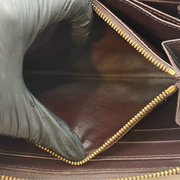 AUTHENTIC AMARANTI ( PURPLE) Vernice ZIPPY WALLET - Picture 13 of 16